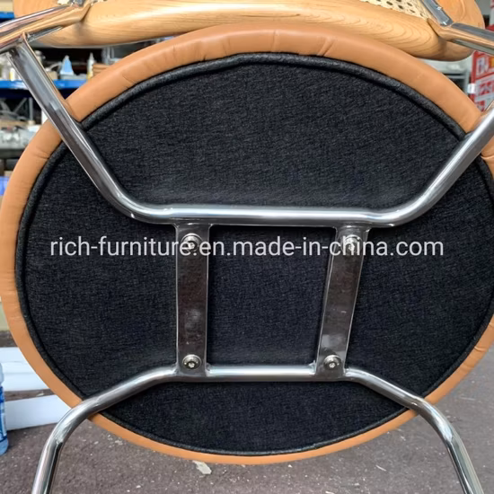 シンプルなスタイルのレストランの家具木枠籐バック PU 座席ダイニングチェア